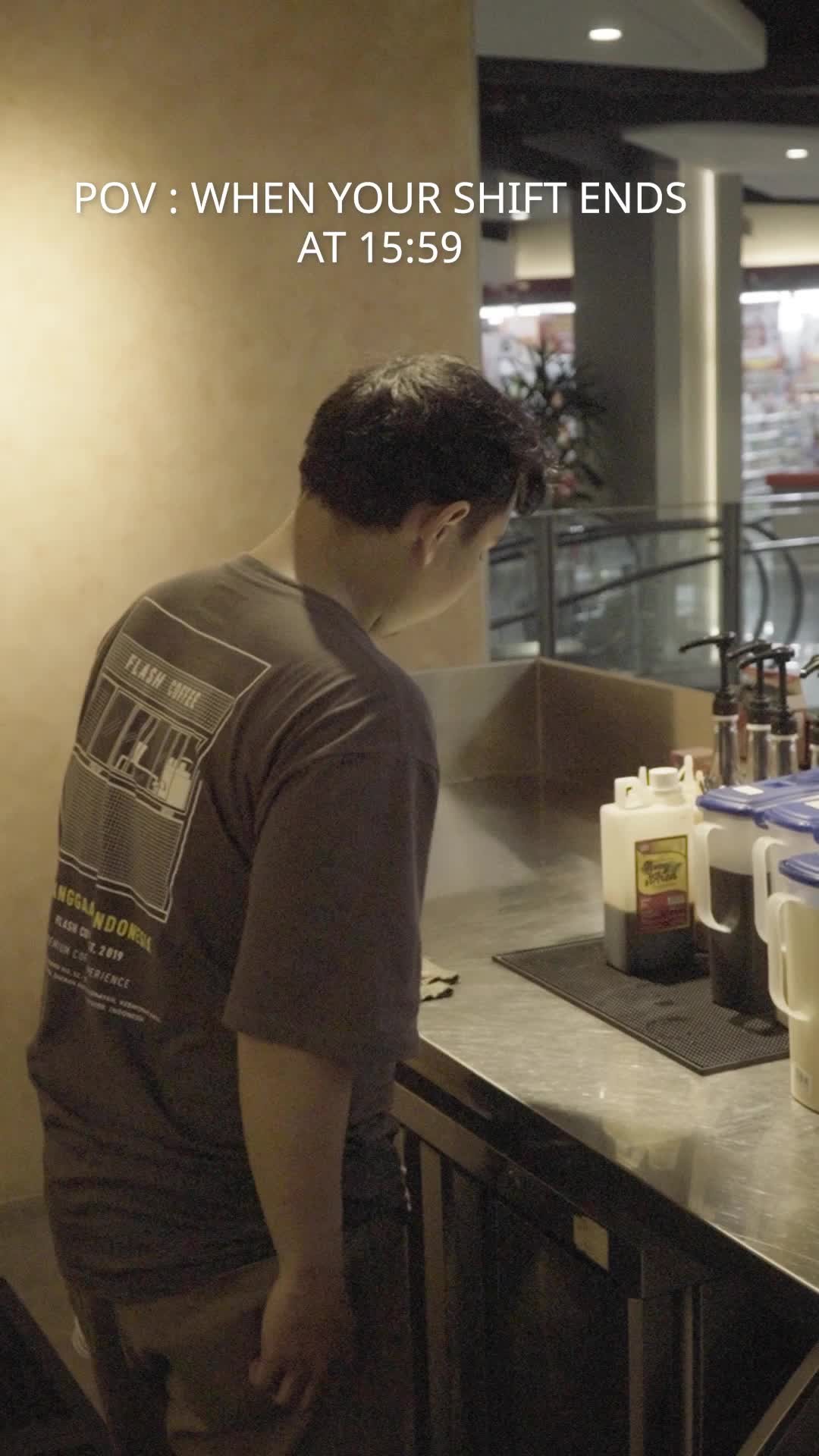 Pulang jam segini bukan cari dosa.
It’s called perfect timing. Teng. Gow. 💨 tapi jangan dibiasakan ya teman teman semua
#BaristaMoves #flashcoffee